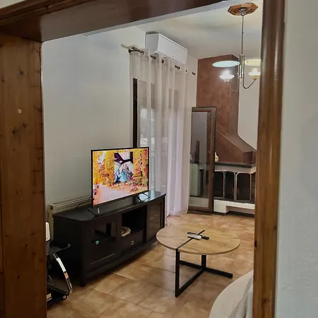 Ericius House アパート イエリソス